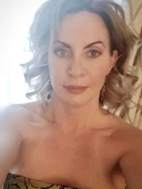 Flora, 47 ans, site cougar à Nîmes